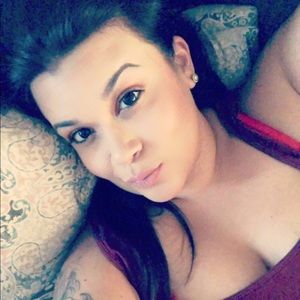 Meet your Posher, Janira